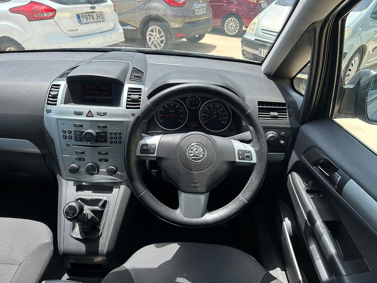 OPEL ZAFIRA DESIGN 1.6 SPANISH RHD IN SPAIN 131000 MILES 7 SEATS SUPERB 2010